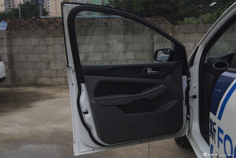 2013款福克斯两厢经典1.8L自动百万纪念款