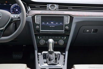 2017款迈腾2.0T自动380TSI DSG 旗舰型