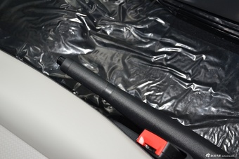 2016款凯路威2.0T自动四驱舒适版9座