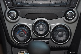 2015款海马福美来1.6L自动品尚型