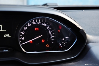 2014款标致2008 1.6L手动时尚版