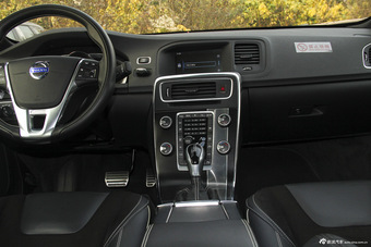 2015款沃尔沃S60 2.0T自动 T5个性运动版