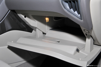 2012款福克斯三厢1.6L自动尊贵型