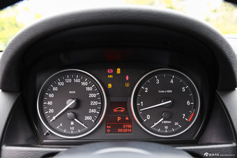 2015款宝马X1 2.0T自动xDrive20i X套装晋级版