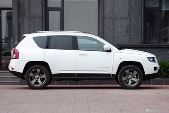 2015款指南者2.4L自动四驱舒适版