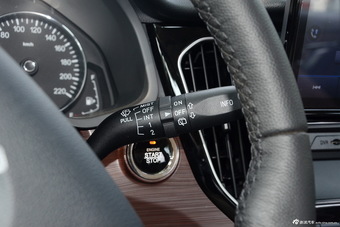 2016款森雅R7 1.6L手动尊贵型