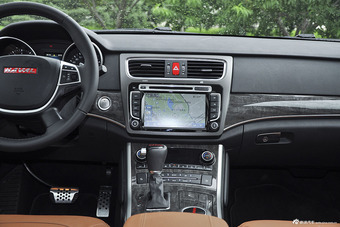 2015款哈弗H8 2.0T四驱尊贵型