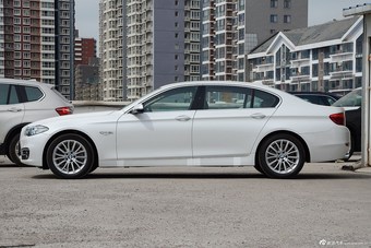 2017款宝马5系525Li 2.0T自动豪华设计套装