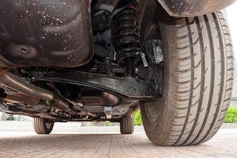 2015款指南者2.4L自动四驱舒适版