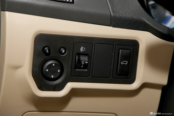 2013款奇瑞E3 1.5手动风尚版