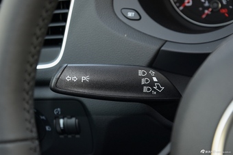 2016款奥迪Q3 1.4T自动30TFSI典藏型智领版