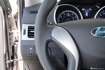 2016款朗动1.6L手动尊贵型