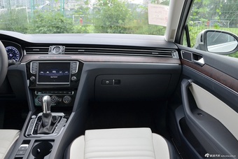 2017款迈腾2.0T自动380TSI DSG 旗舰型