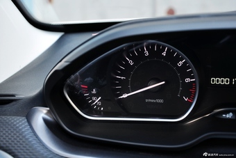 2014款标致2008 1.6L手动时尚版