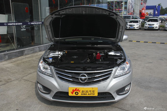 2014款海马汽车M8 2.0L自动豪华型