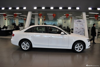 2013款奥迪A4L 30 TFSI 手动舒适型