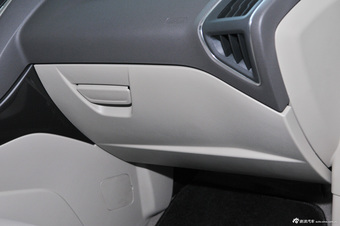 2012款福克斯三厢1.6L自动尊贵型