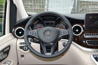 2016款奔驰V级 V260 2.0T自动尊贵加长版