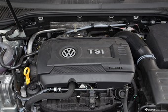 2017款迈腾2.0T自动380TSI DSG 旗舰型