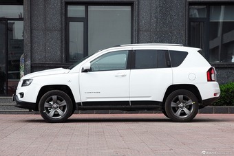 2015款指南者2.4L自动四驱舒适版