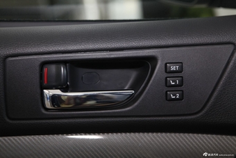 斯巴鲁新力狮内饰实拍图