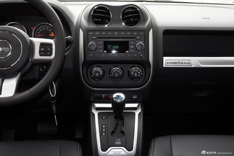 2015款指南者2.4L自动四驱舒适版