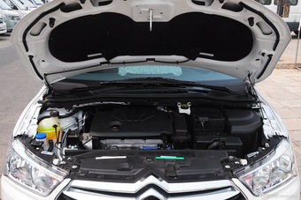 2013款世嘉三厢1.6L手动品尚型