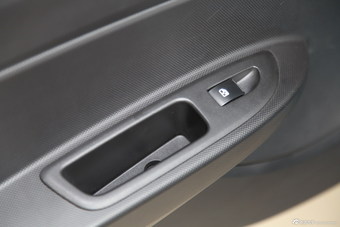 2013款雪佛兰赛欧三厢1.2L手动时尚幸福版