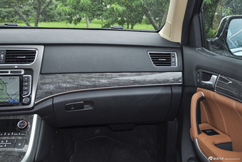 2015款哈弗H8 2.0T四驱尊贵型