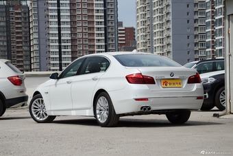 2017款宝马5系525Li 2.0T自动豪华设计套装