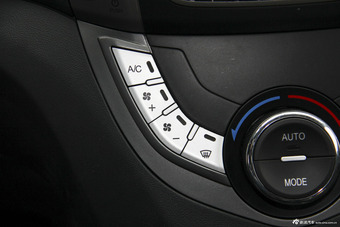 2015款海马M3 1.5L手动精英天窗版