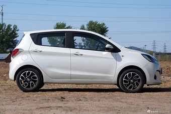 2015款奔奔1.4L手动尊贵型