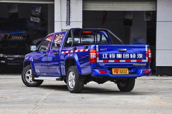 2015款骐铃T7 2.8T手动两驱尊贵版加长轴距JE493ZLQ4CB