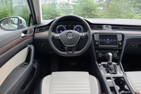 2017款迈腾2.0T自动380TSI DSG 旗舰型