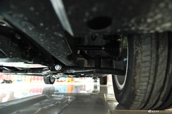 2013款北京汽车E系列1.5L自动乐尚版三厢