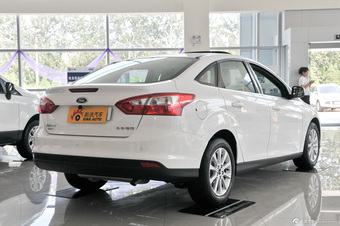 2012款福克斯三厢1.6L自动尊贵型