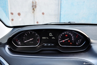 2014款标致2008 1.6L手动时尚版