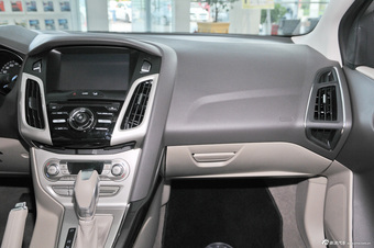 2012款福克斯三厢1.6L自动尊贵型