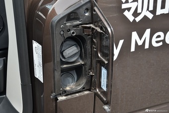 2016款凯路威2.0T自动四驱舒适版9座