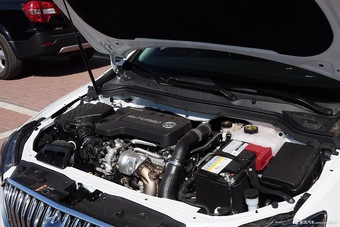 2015款英朗18T双离合旗舰型