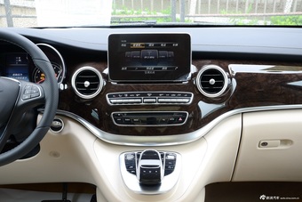 2016款奔驰V级 V260 2.0T自动尊贵加长版