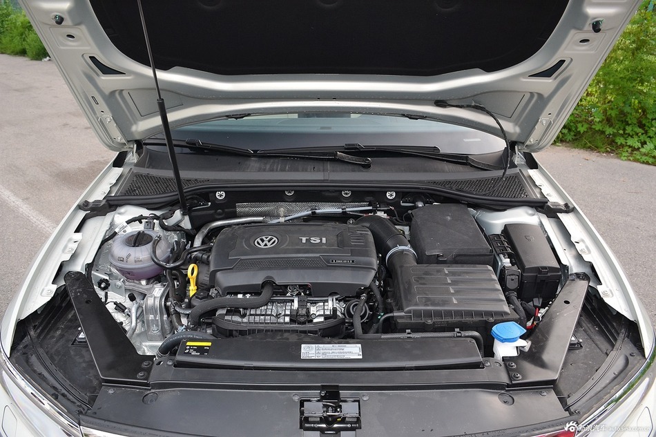 2017款迈腾2.0T自动380TSI DSG 旗舰型