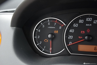 2016款雨燕1.5L手动时尚型酷玩版