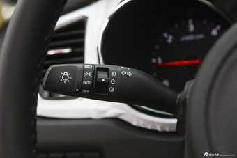 2015款嘉华（进口）2.2T自动豪华版