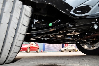 2014款标致2008 1.6L手动时尚版