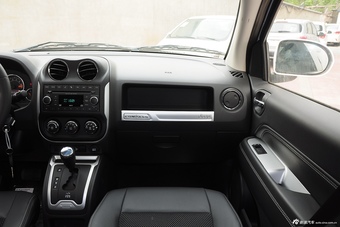 2015款指南者2.4L自动四驱舒适版