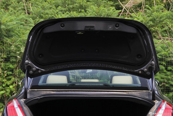 2015款捷豹XJL 2.0T两驱典雅商务版