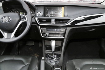 2015款V5菱致plus 1.5L自动智尊型