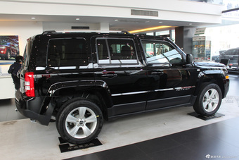 2014款自由客2.4L豪华导航版