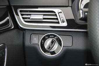 2015款奔驰E320L 3.0T自动运动型